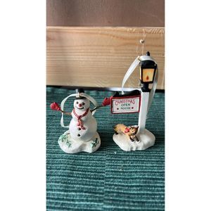 2 Thomas Kinkade 2001 Mini Xmas Ornaments Snowman and Xmas Lamp post with cat